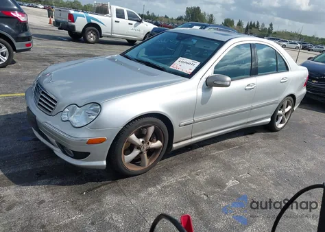2005 Mercedes-Benz C 230 Kompressor Sport z USA, uszkodzony, nr VIN WDBRF40J35F723284